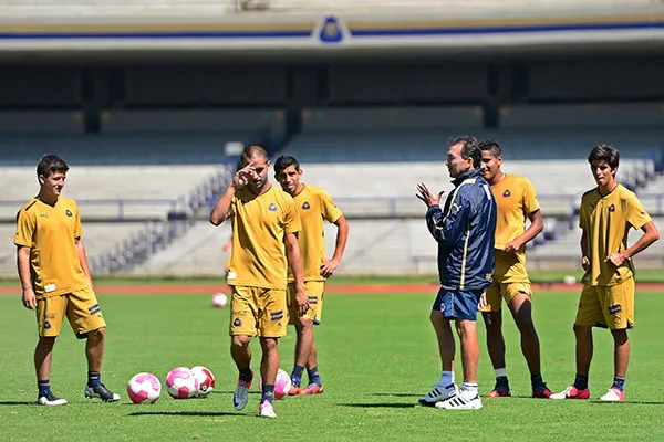 MEXSPORT El estratega en un entrenamiento con Pumas