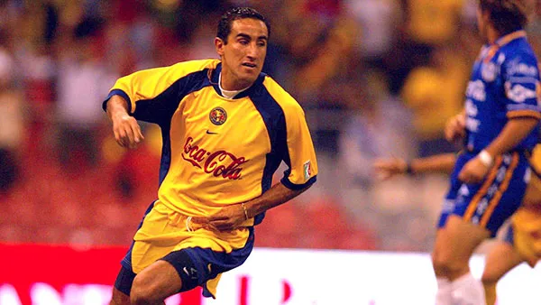 Christian Patiño en un partido con América en 2002