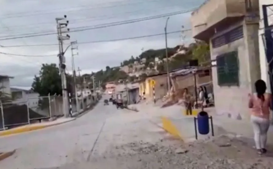 Habitantes de Perú tras terremoto