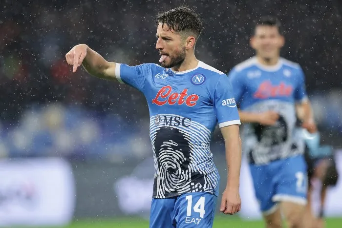 Mertens en festejo con Napoli
