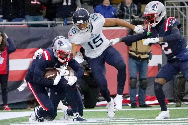 AP Patriots frente a Titans
