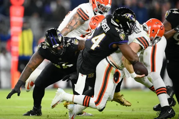 AP Ravens frente a Browns en acción