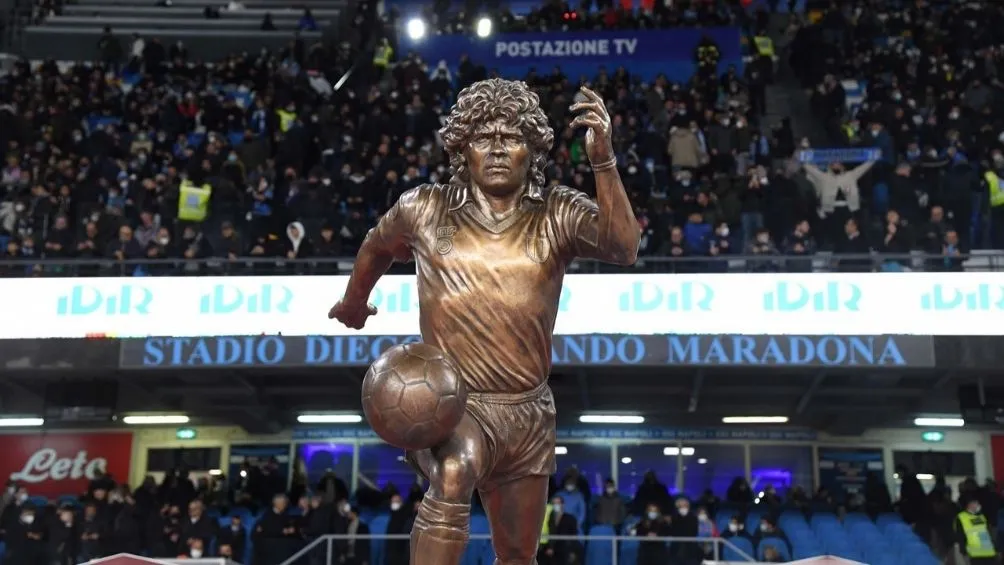 Estatua de Maradona