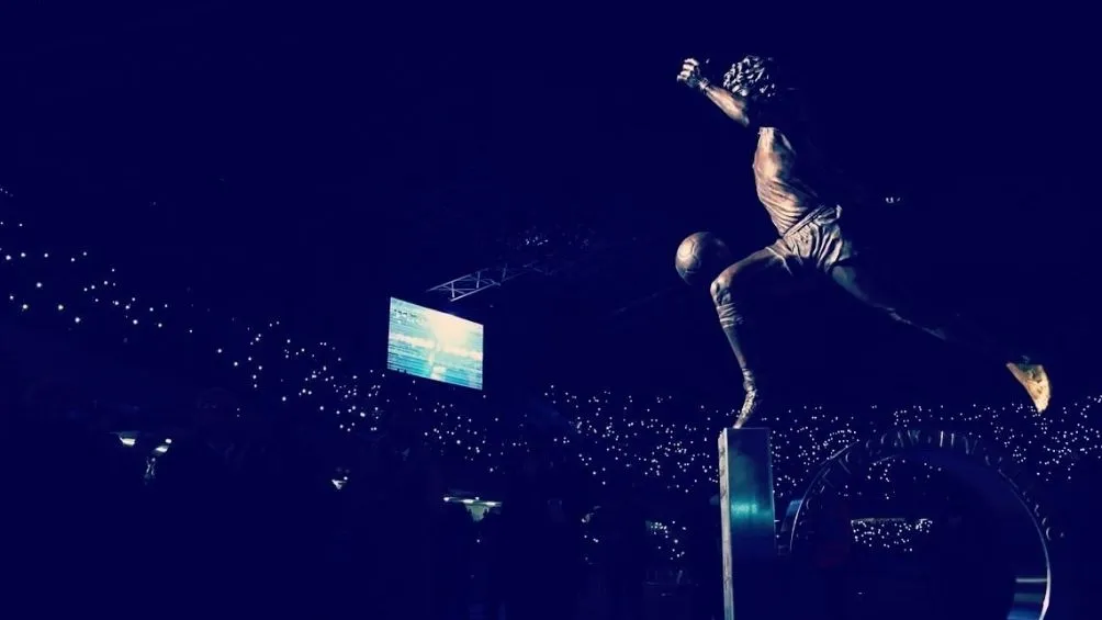 Estatua de Maradona