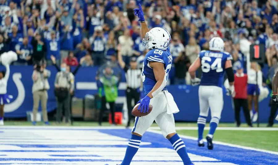 Jonathan Taylor ingresando a la zona de anotación