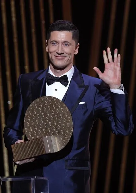 Lewandowski con su premio