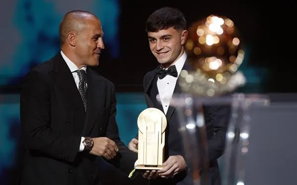 EFE Pedri, ganador del Trofeo Kopa