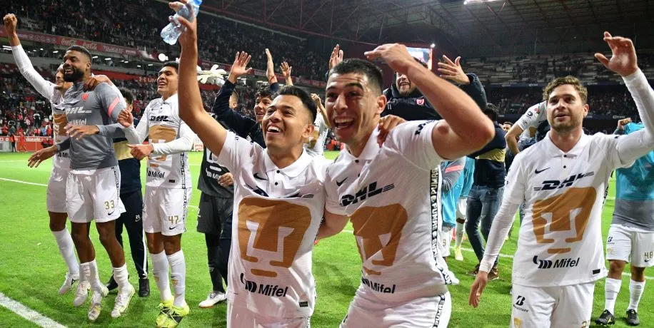 Jugadores de Pumas en festejo