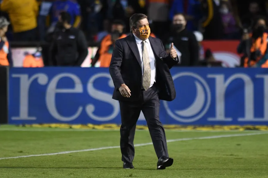 Miguel Herrera durante un partido con Tigres