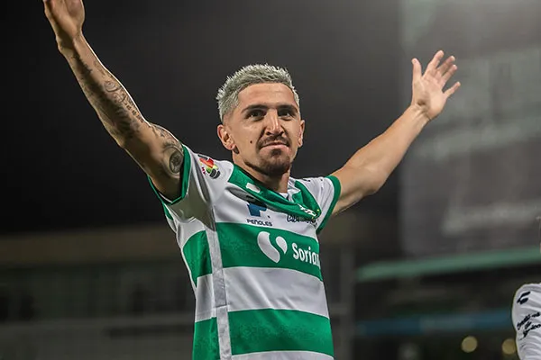 El chileno festeja un gol con los Guerreros