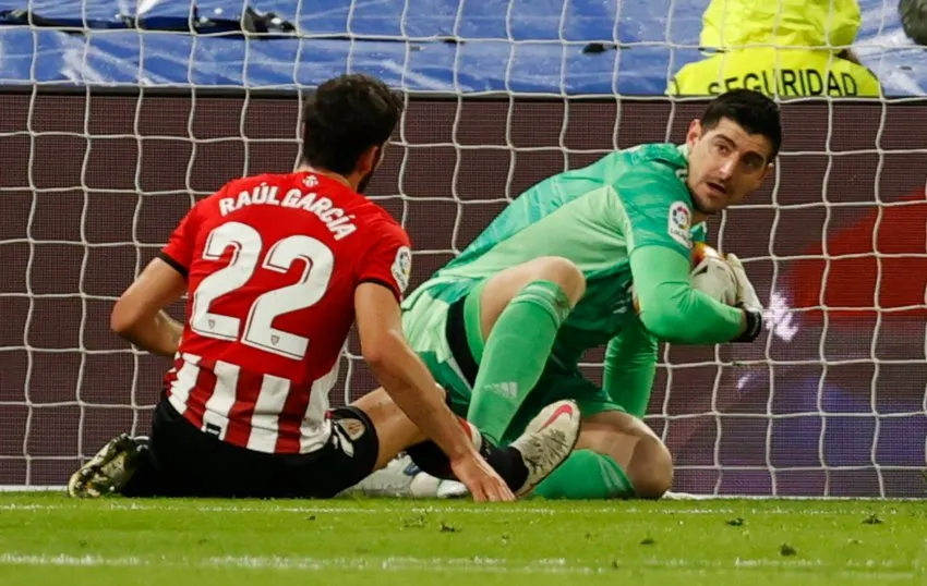 EFE Thibaut Courtois salvando su meta ante el Athletic Club