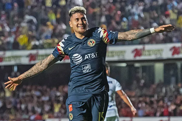 Castillo festeja una anotación con las Águilas