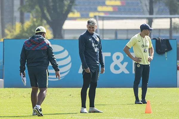 El atacante chileno durante un entrenamiento