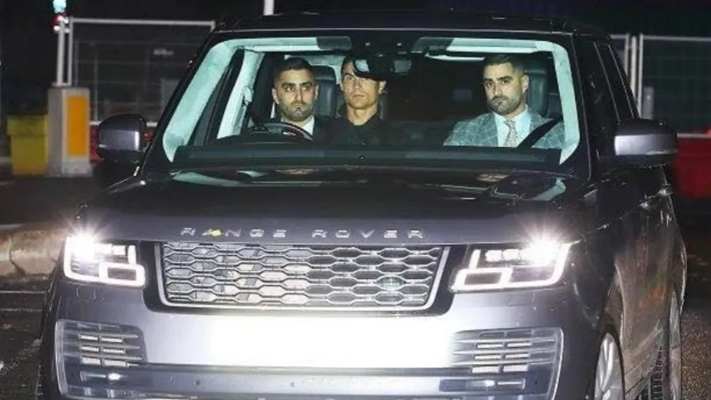 TWITTER | @LANOTICIA Cristiano Ronaldo resguardado por su seguridad personal