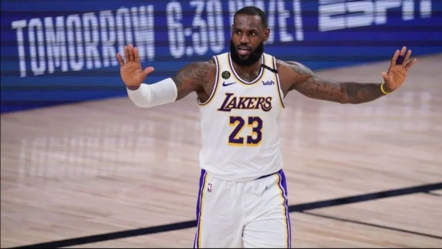LeBron James en juego con los Lakers