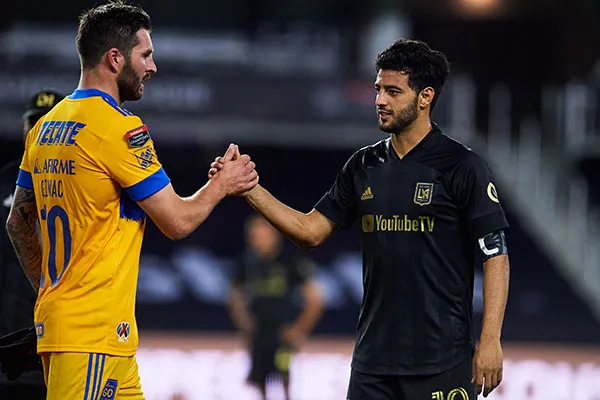 Vela junto a Gignac en Concachampions