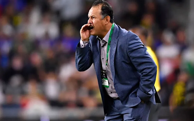 Reynoso dirige las acciones de sus pupilos