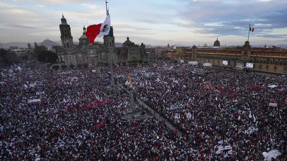 Zócalo de la CDMX durante el tercer informe de gobierno de AMLO