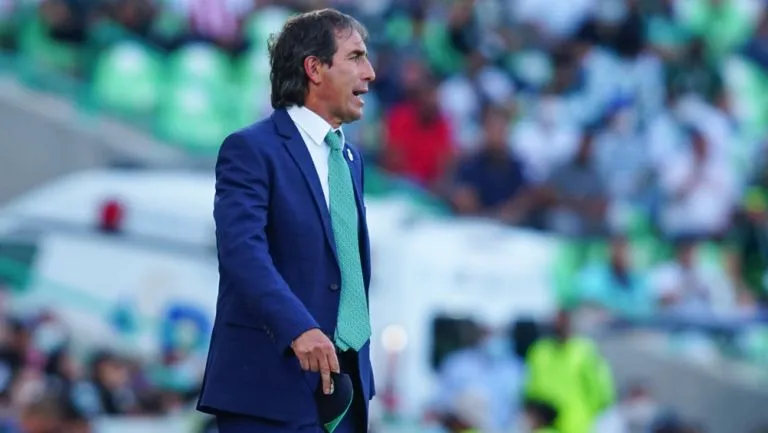Guillermo Almada como DT de Santos Laguna