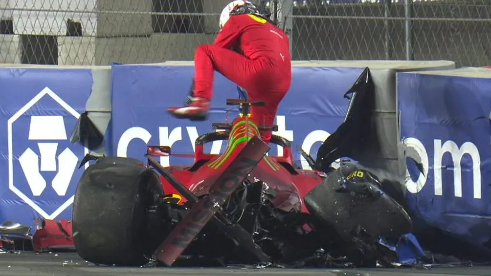 TWITTER | @CHACHO_LML Leclerc tras sufrir accidente en el circuito de Corniche de Jeddah