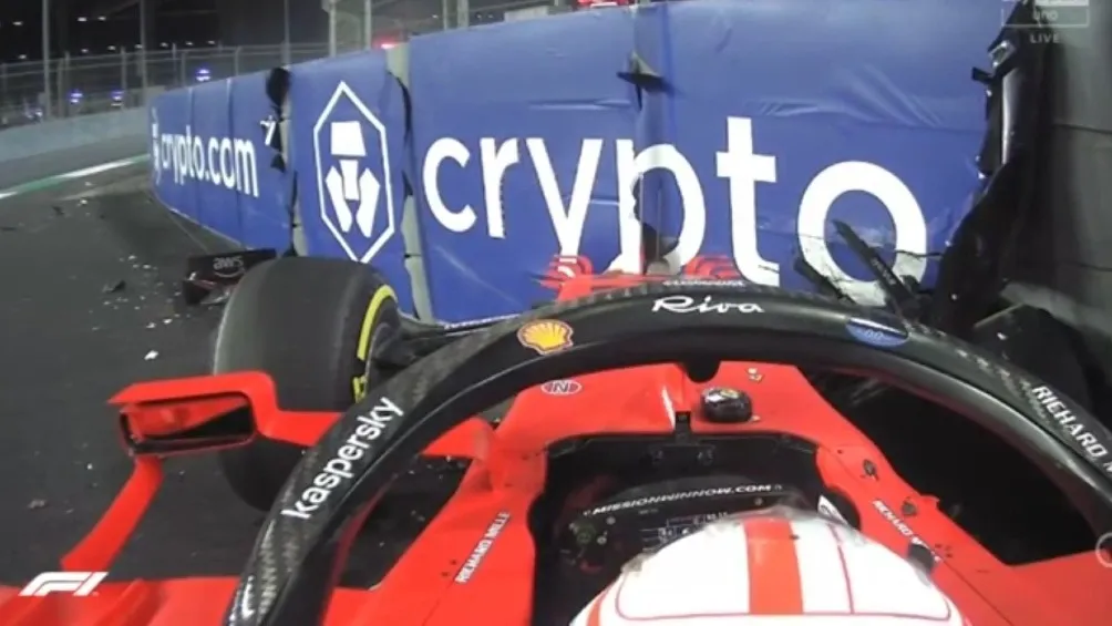 TWITTER | @CHACHO_LML Leclerc tras sufrir accidente en el circuito de Corniche de Jeddah