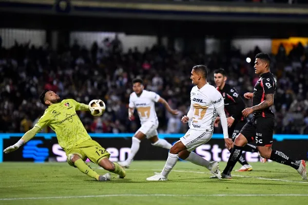 IMAGO7 Acción en el Pumas vs Atlas