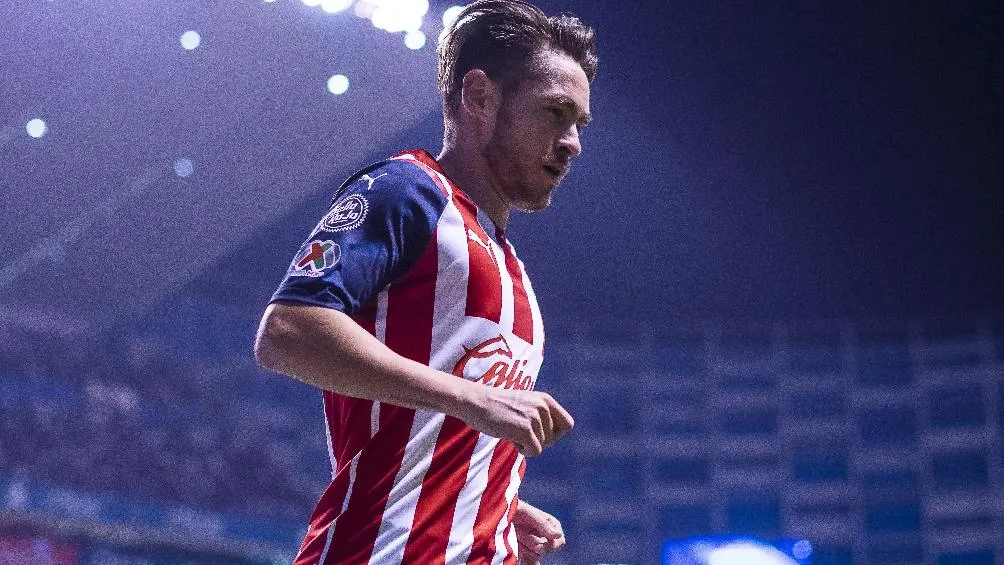 MEXSPORT Canelo Angulo jugando con las Chivas en la Liga MX