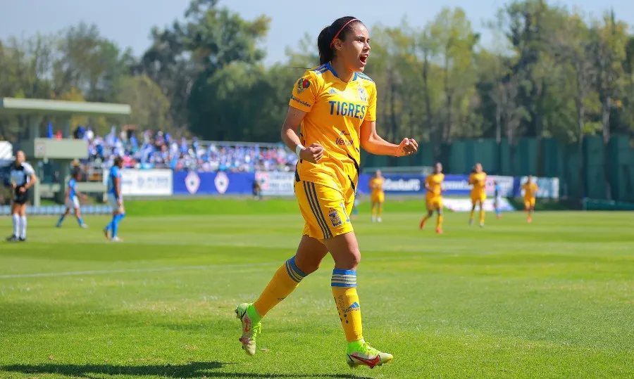 IMAGO7 Jacqueline Ovalle festeja su anotación