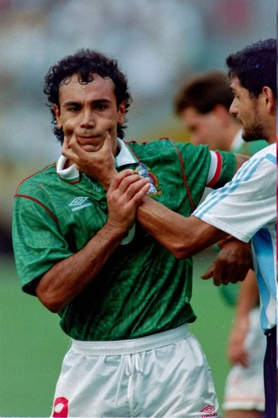 MEXSPORT Hugo en un juego con Selección