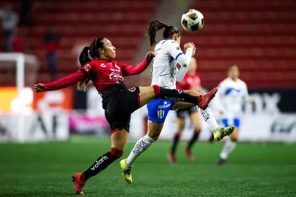 Xolas en acción contra Rayadas en la Ida de los Cuartos de Final