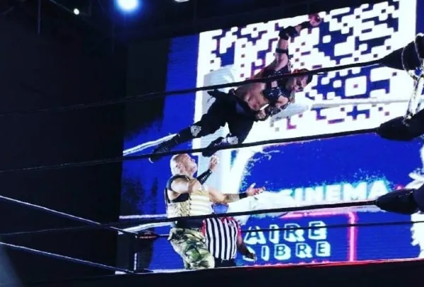 Hijo del Vikingo en acción sobre el ring