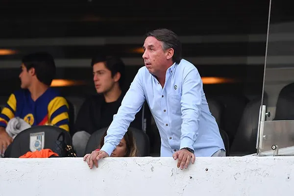 Emilio Azcárraga en un partido de América