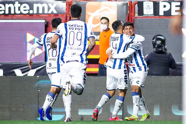 IMAGO7 Jugadores de Pachuca celebran un gol en el Apertura 2021