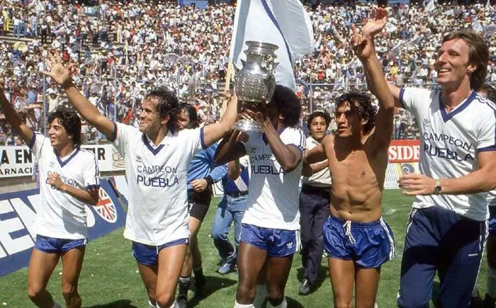Puebla festeja un título en los ochentas
