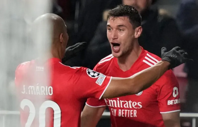 AP Jugadores del Benfica en festejo de gol
