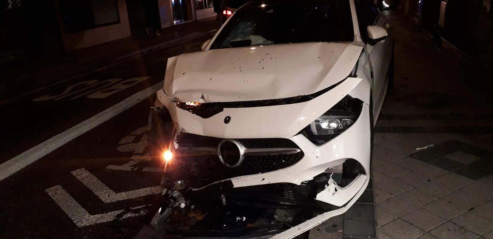 CARLOS ESPESO| EL NORTE DE CASTILLA Coche de Gonzalo Plata tras el choque