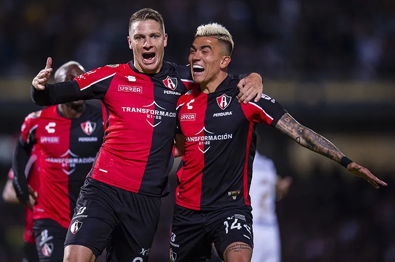 Furch festeja su anotación en Ciudad Universitaria