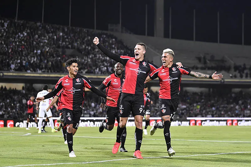 Furch festeja su anotación en Ciudad Universitaria