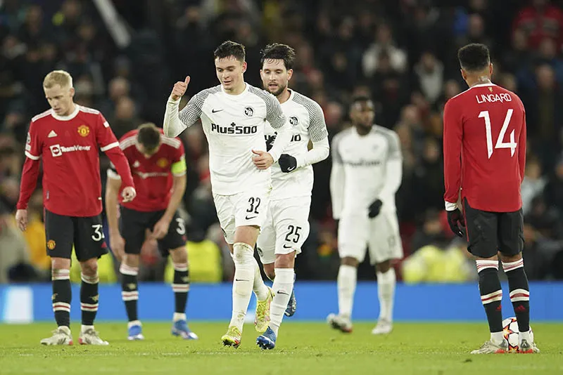 Rieder festeja su anotación en Old Trafford