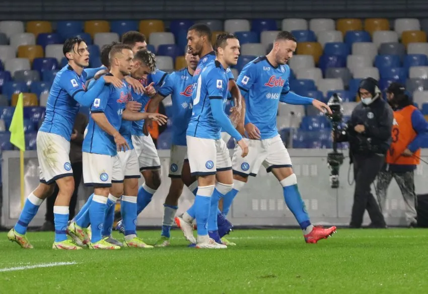 Jugadores del Napoli festejando un gol a favor