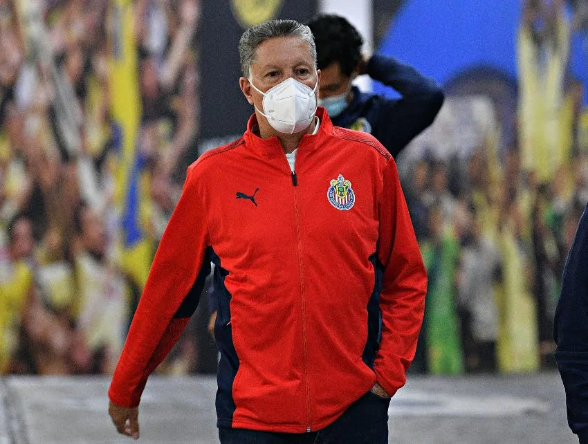 Ricardo Pélaez previo a un partido de las Chivas