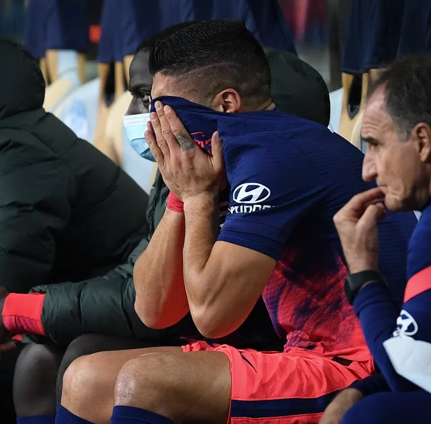 TWITTER: @carrusel Luis Suárez tras salir de cambio por lesión