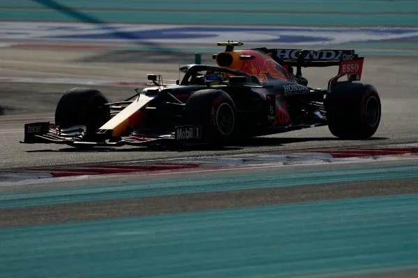 Sergio Pérez en sesión de entrenamientos libres