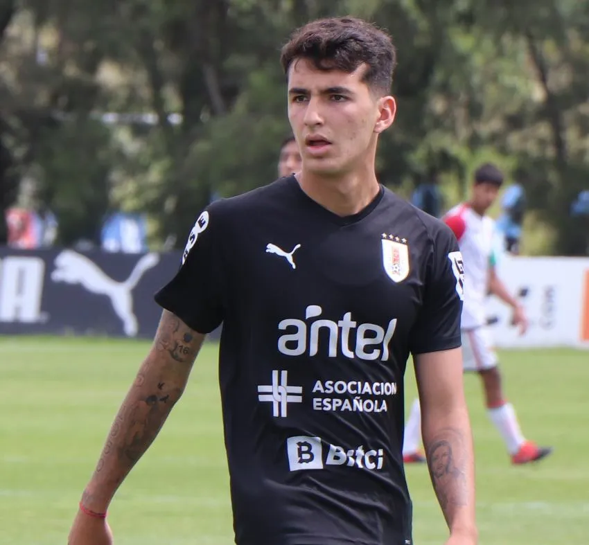 TWITTER: @Uruguay Diego en preparación con Uruguay sub 20