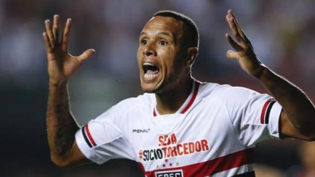 Fabiano en un juego con el Sao Paolo