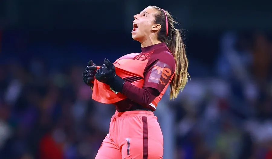 Renata Masciarelli después de un gol de las Águilas