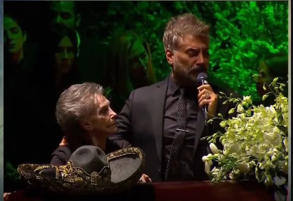 ESPECIAL Alejandro Fernández junto a su madre