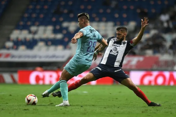 Nico Sánchez en acción con Rayados