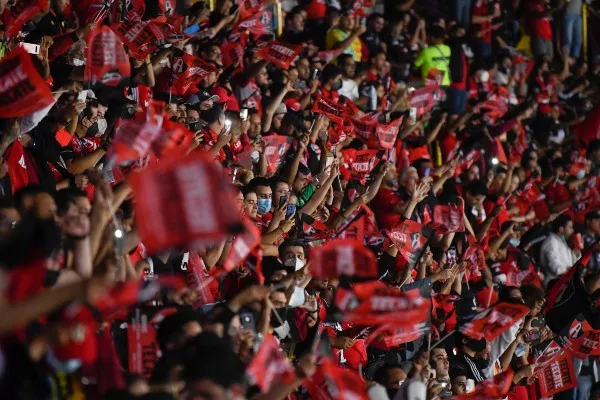 Afición Rojinegra en el Estadio Jalisco durante la Final del Apertura 2021