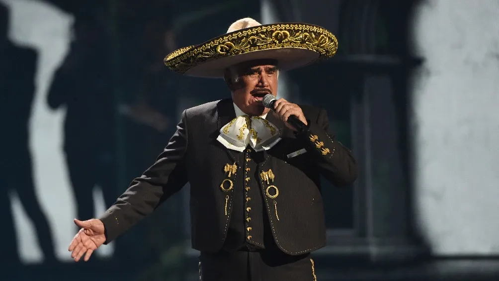 AP Vicente Fernández dando concierto en México